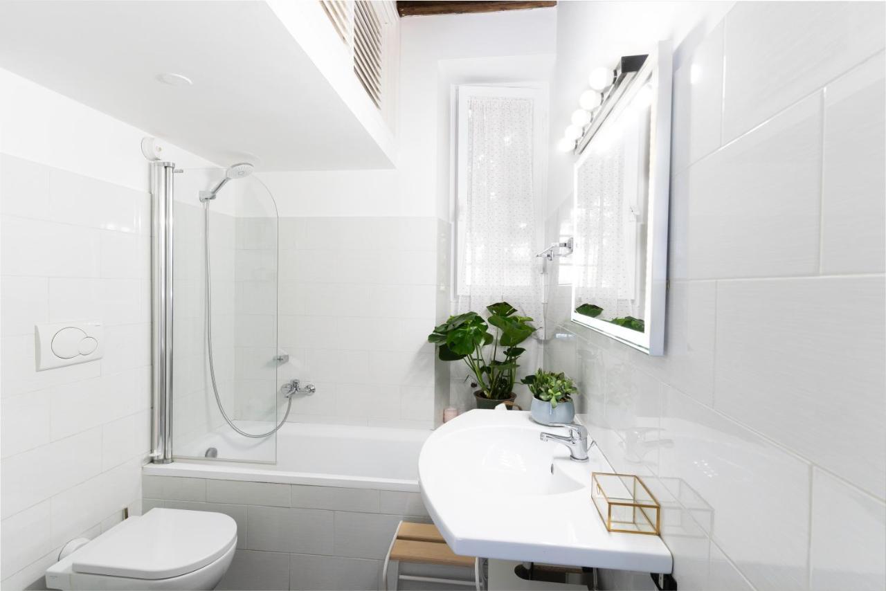 Quiet Trevi Fountain Apartment With Patio And Backyard Rome Extérieur photo