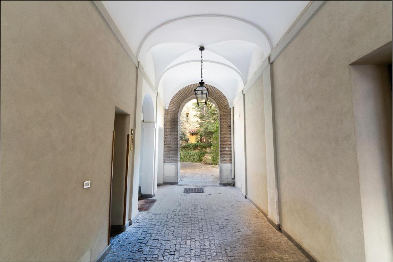 Quiet Trevi Fountain Apartment With Patio And Backyard Rome Extérieur photo