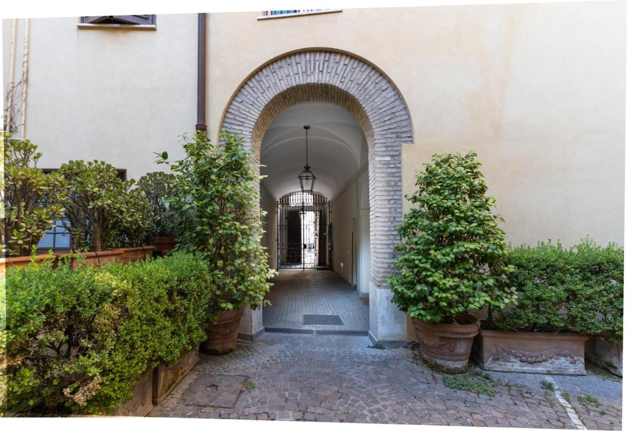 Quiet Trevi Fountain Apartment With Patio And Backyard Rome Extérieur photo