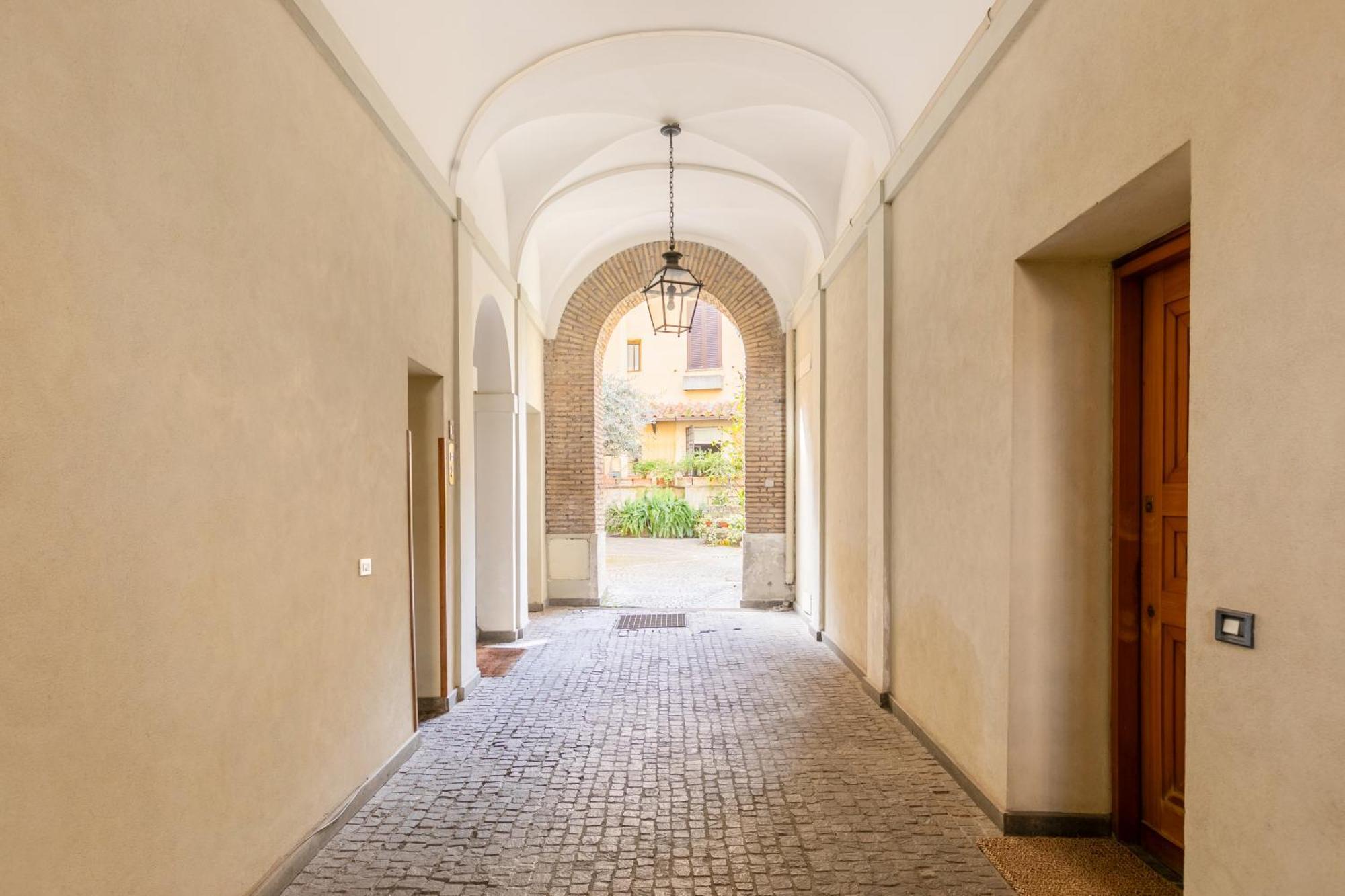 Quiet Trevi Fountain Apartment With Patio And Backyard Rome Extérieur photo