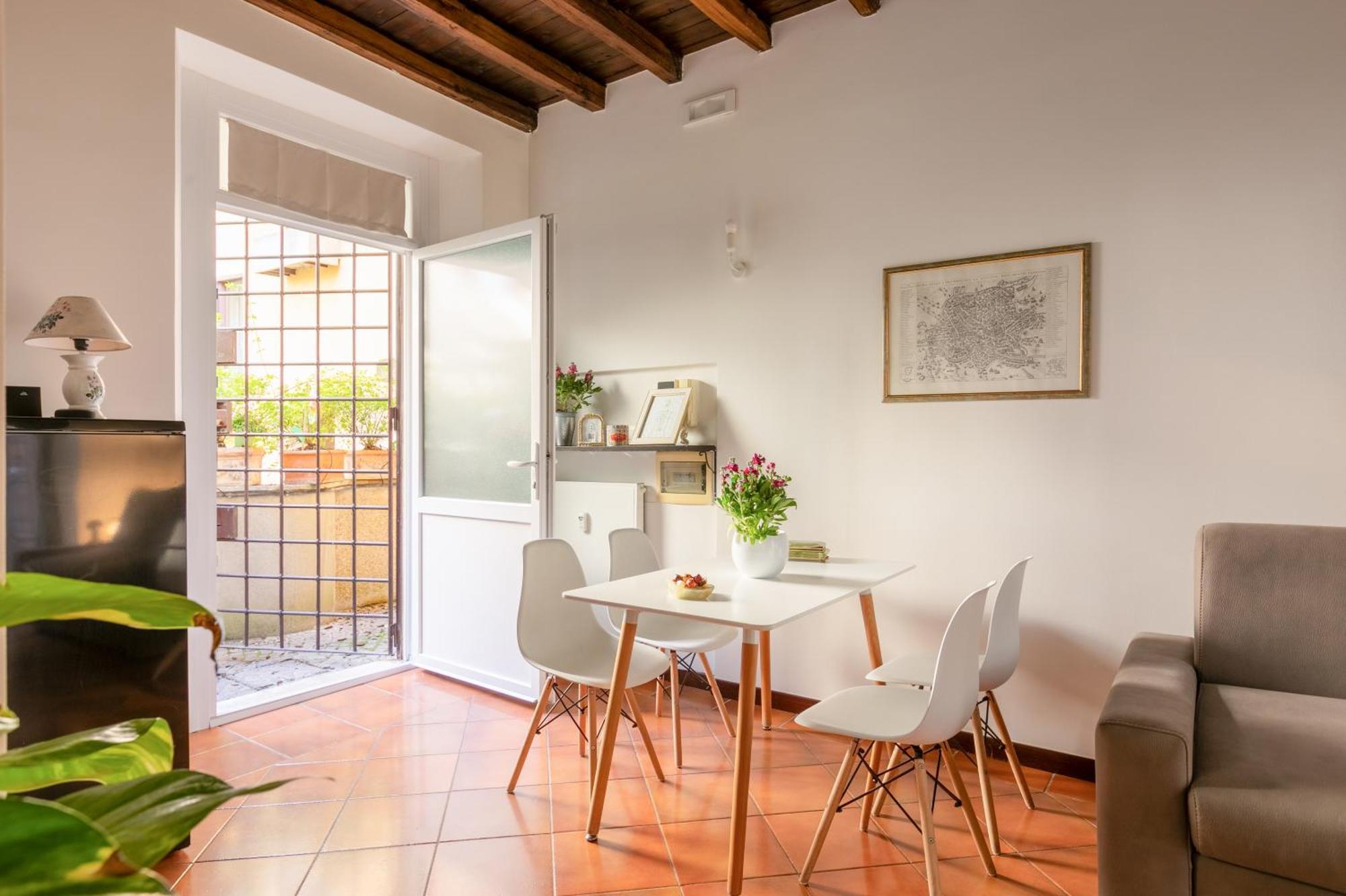 Quiet Trevi Fountain Apartment With Patio And Backyard Rome Extérieur photo