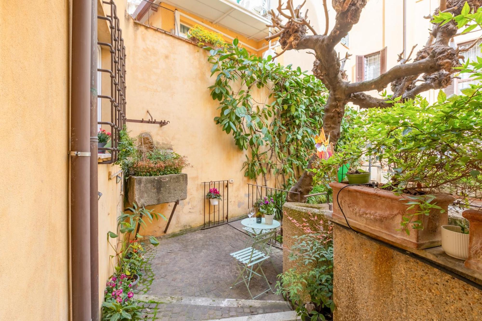 Quiet Trevi Fountain Apartment With Patio And Backyard Rome Extérieur photo