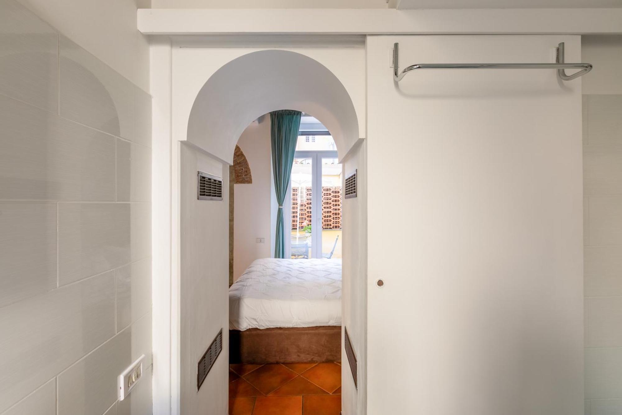 Quiet Trevi Fountain Apartment With Patio And Backyard Rome Extérieur photo